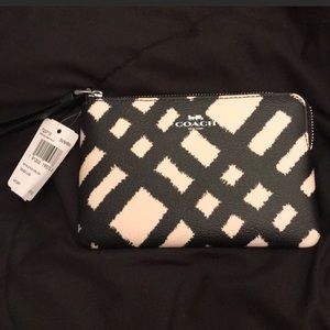 BLACK AND WHITE COACH WRISTLET